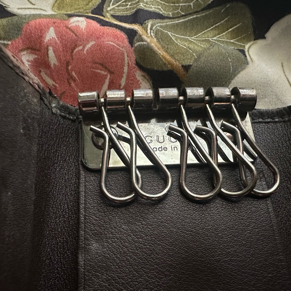Gucci Key Holder - Picture 6 of 9
